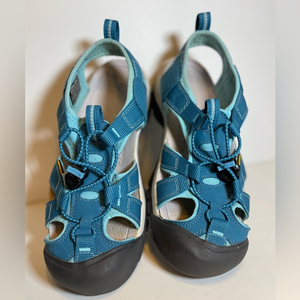 Keen Outdoor Women’s Trekking Shoes.